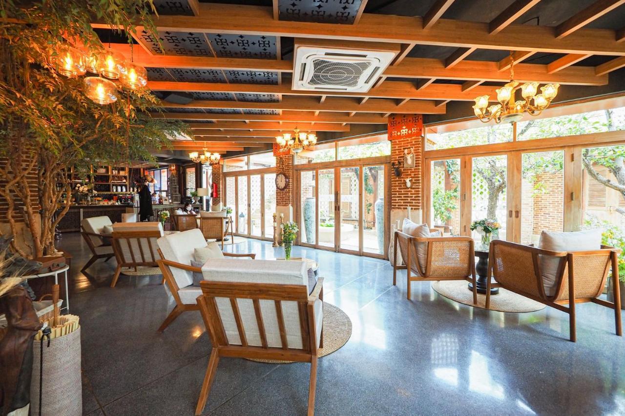 Sanae' Oldtown Hotel Чиангмай Экстерьер фото