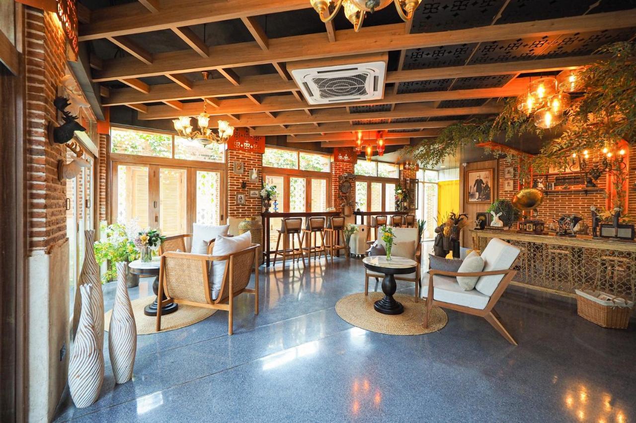 Sanae' Oldtown Hotel Чиангмай Экстерьер фото